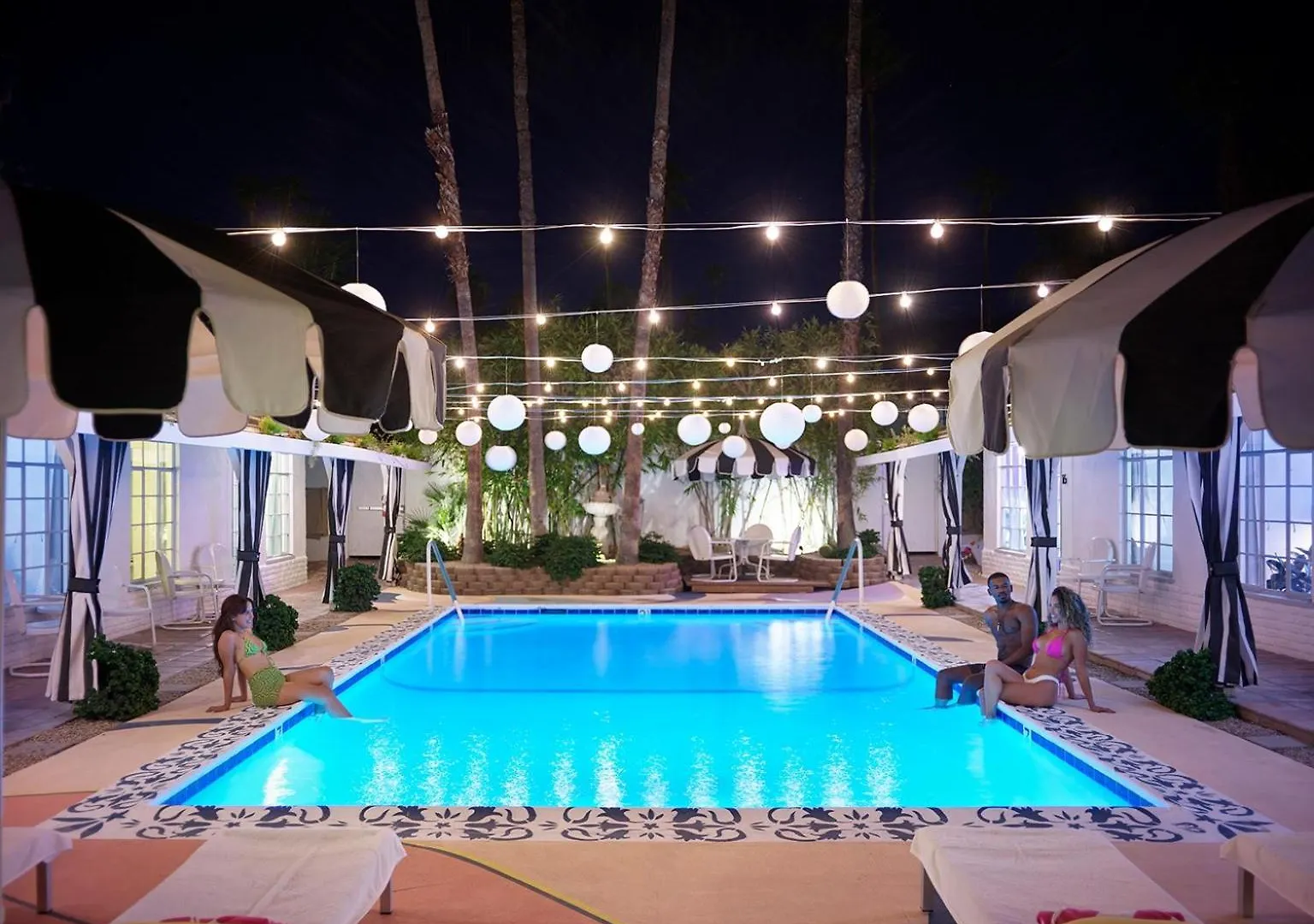 Downtown Palm Springs Sunny Poolside Suite 0*,  USA
