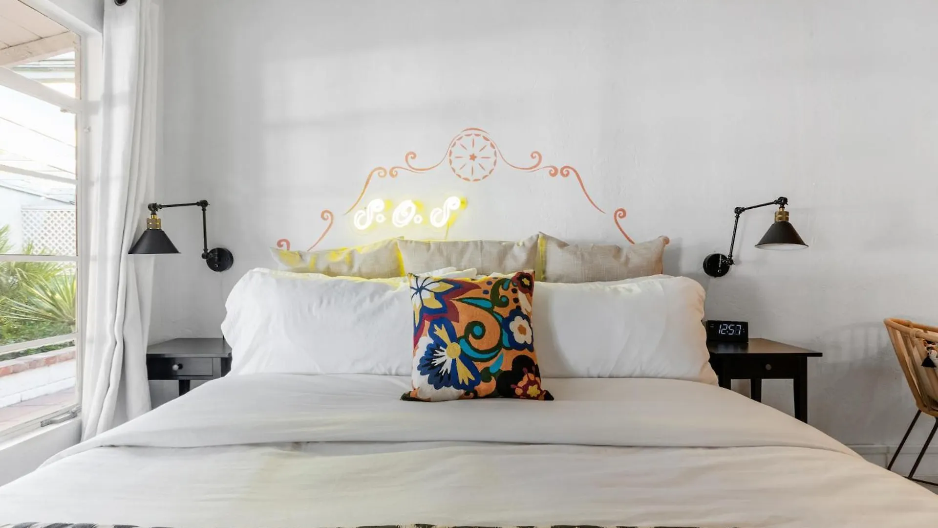 Downtown Palm Springs Sunny Poolside Suite Hotel