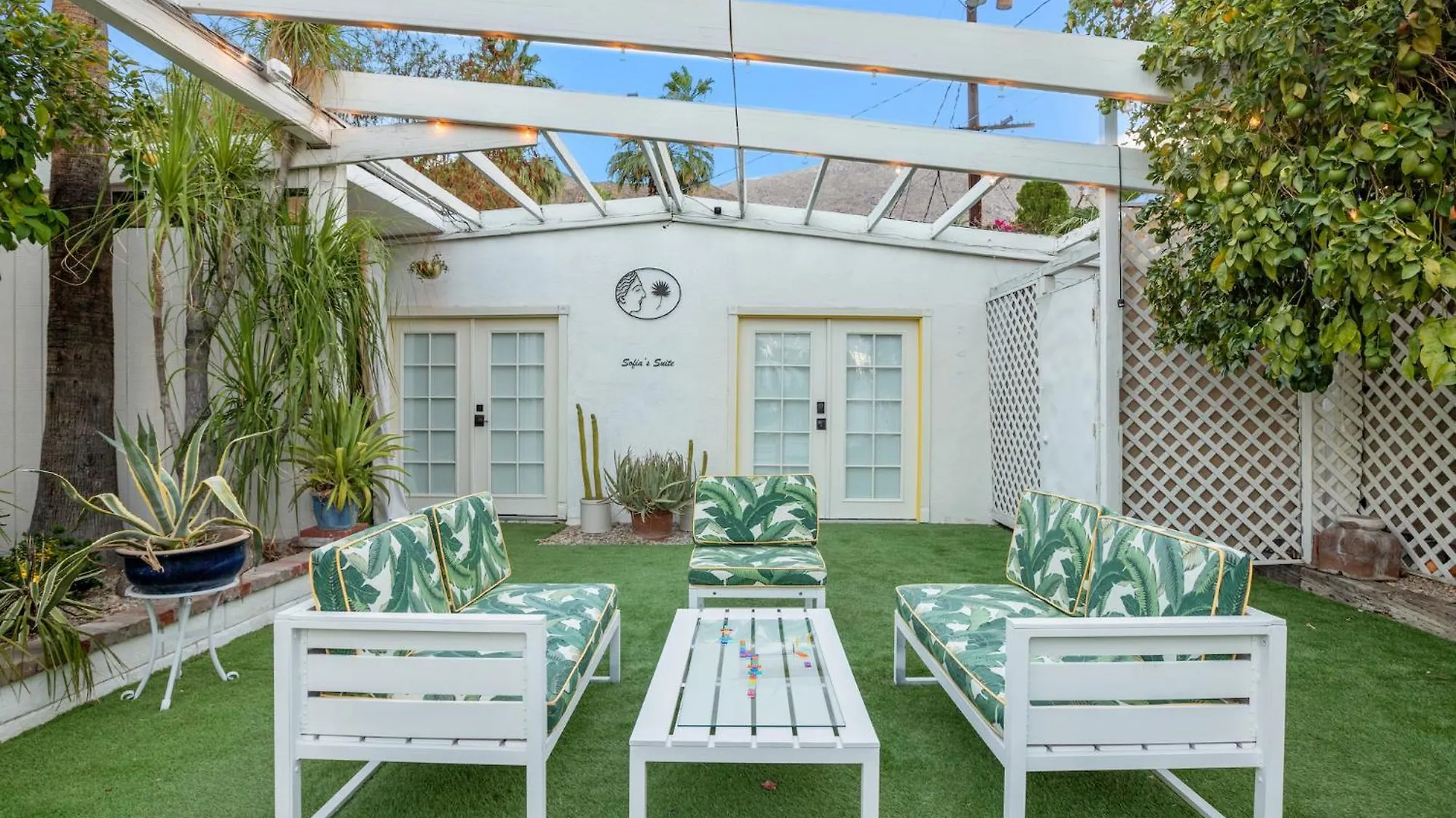 Hotel Downtown Palm Springs Sunny Poolside Suite