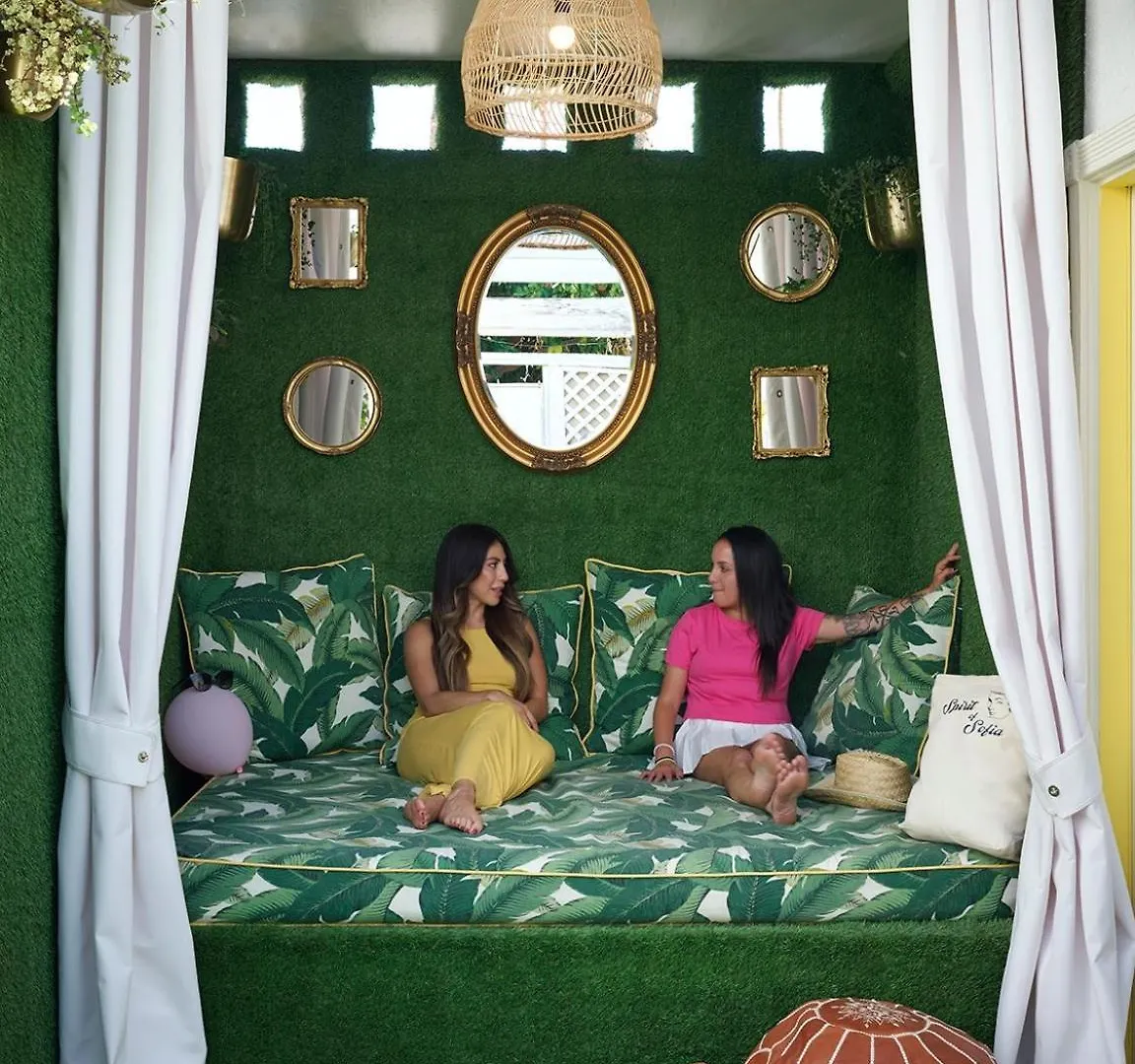 Downtown Palm Springs Sunny Poolside Suite 0*,